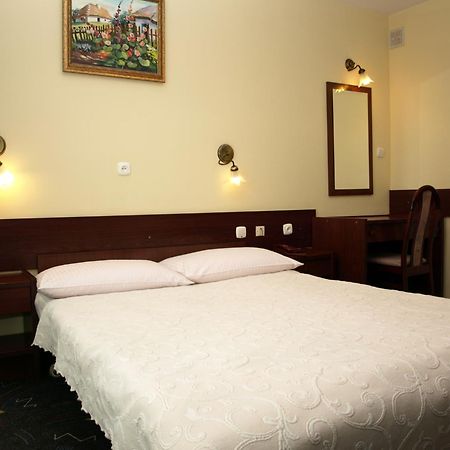 Hotel Relaks Wola Ducka Exterior foto
